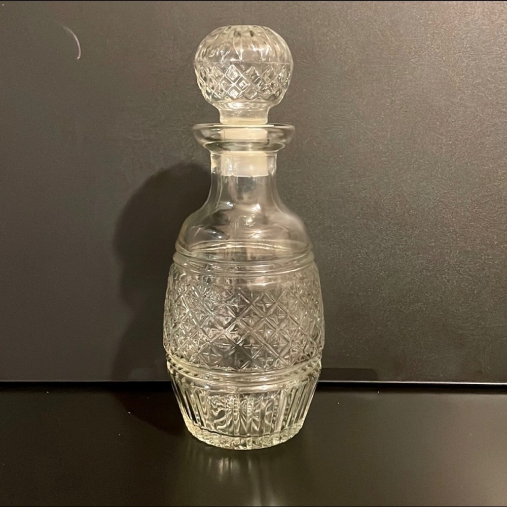 Glass decanter